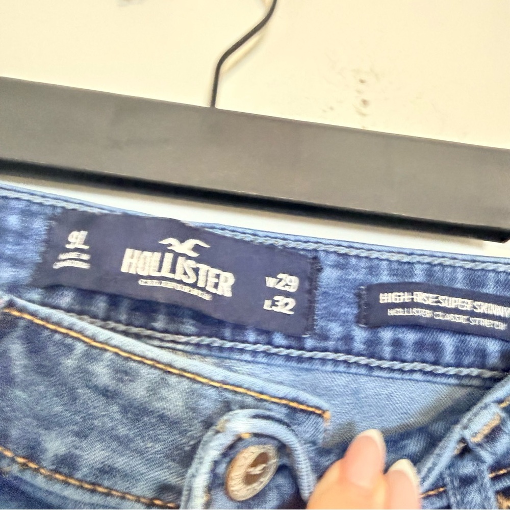 Hollister | Classic High-Rise Super Skinny Blue Ripped Jeans - Picture 4 of 8